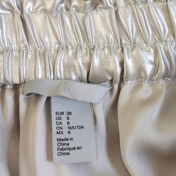 H&M Skirt Silver Pleated Elastic Waist Sz 8 - Picture 4 of 4